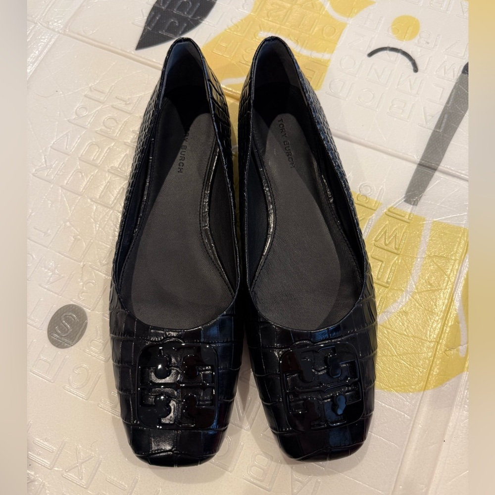 Authentic, Tory Burch Black Croc-Embossed Flats
